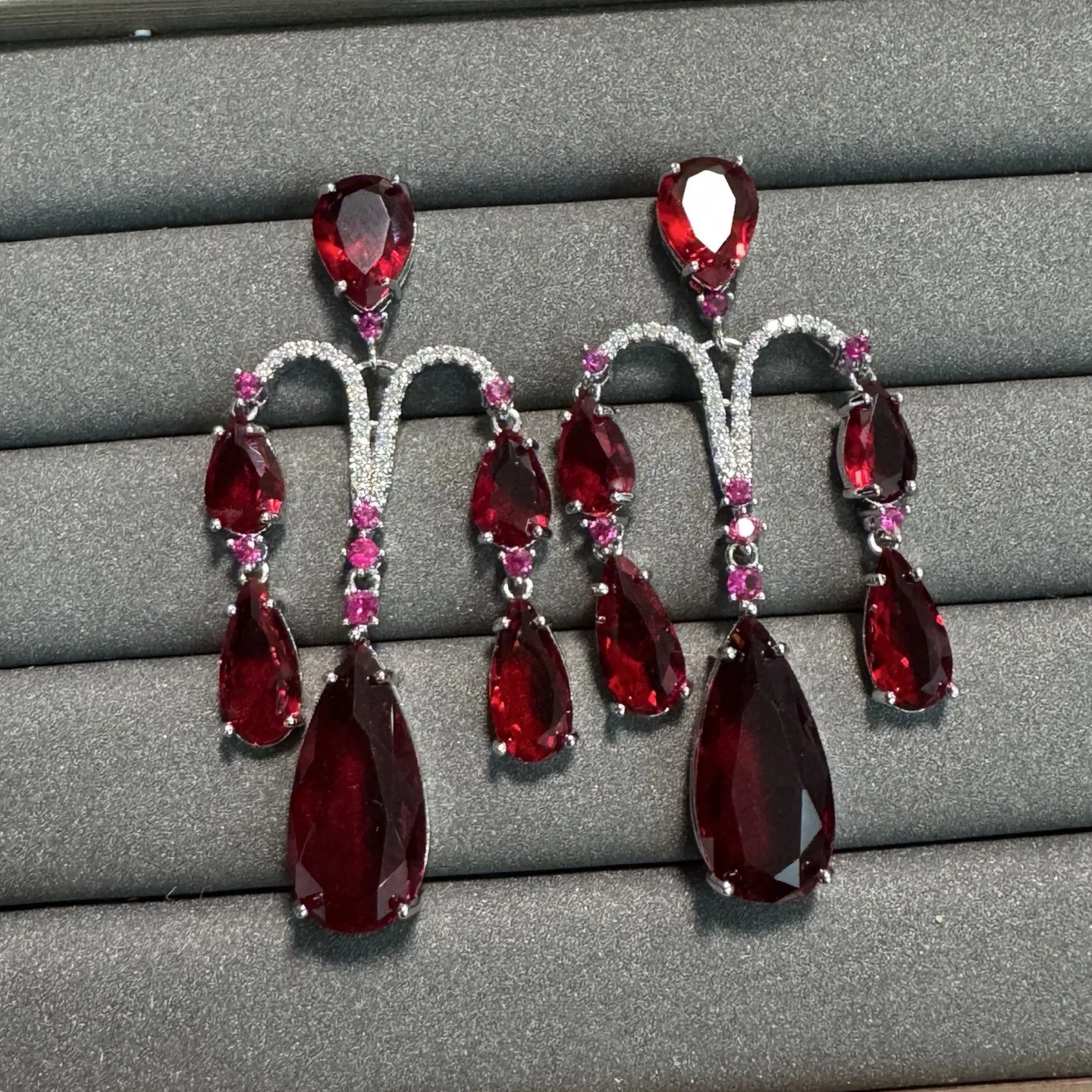 dark red teardrop dangling earrings for women elegant jewelry gala event dinner party
dark red teardrop dangling earrings for women elegant jewelry gala event dinner party