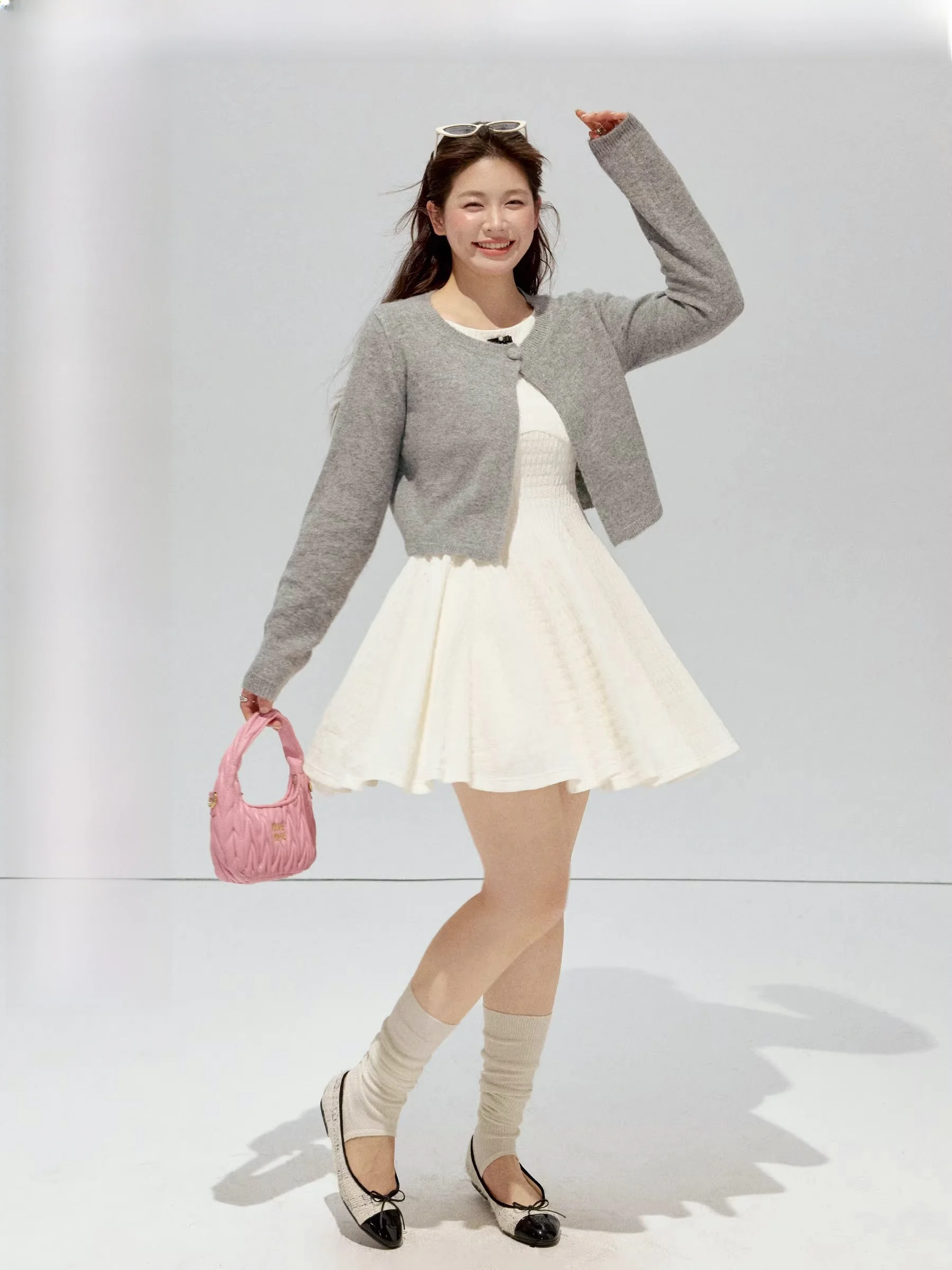 Jiulu Studio "Ruirui Heart Touch" plus Size Korean Style Knitted Wrap Dress And Cardigan Set for Women Who Are a Bit Plump
Jiulu Studio "Ruirui Heart Touch" plus Size Korean Style Knitted Wrap Dress And Cardigan Set for Women Who Are a Bit Plump