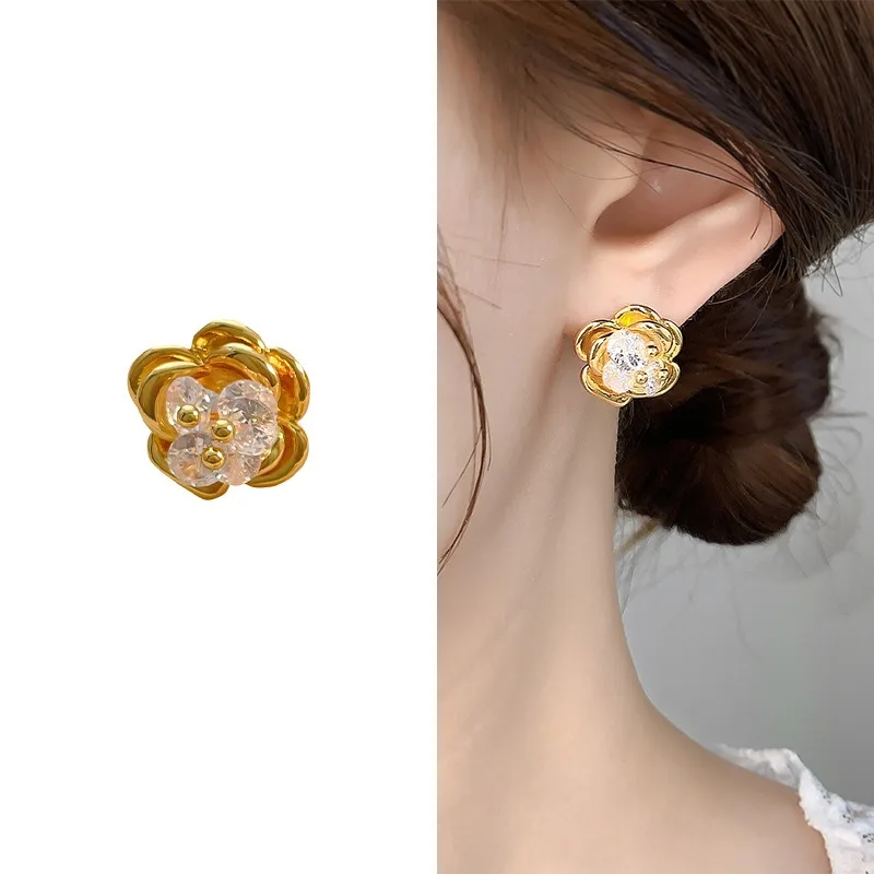 New Elegant and Fashionable Zircon Flower Earstuds with Diamond Set, Exquisite Earrings for Women
New Elegant and Fashionable Zircon Flower Earstuds with Diamond Set, Exquisite Earrings for Women