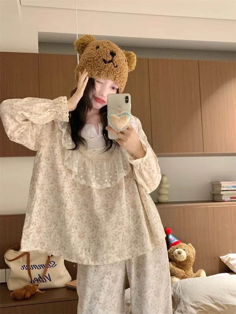 Женские пижамные комплекты в стиле коттеджкор из натурального льняного смесового материала с винтажной цветочной вышивкой, с коротким рукавом и брюками до щиколотки
Женские пижамные комплекты в стиле коттеджкор из натурального льняного смесового материала с винтажной цветочной вышивкой, с коротким рукавом и брюками до щиколотки