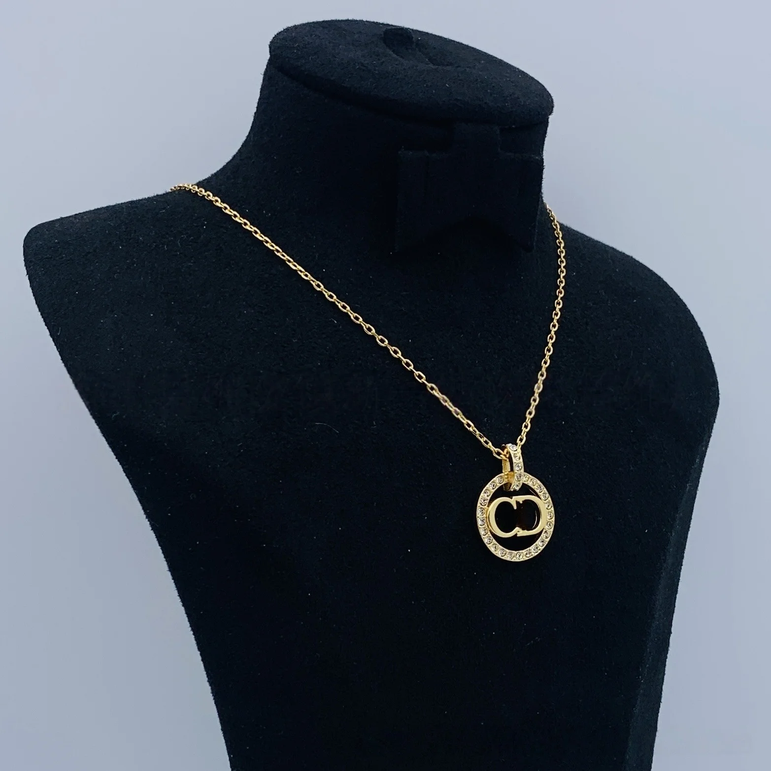 2025 New Pendant Necklace Retro Style Design Sense Trendy Versatile Jewelry Suitable for Any Occasion Gift 
2025 New Pendant Necklace Retro Style Design Sense Trendy Versatile Jewelry Suitable for Any Occasion Gift
