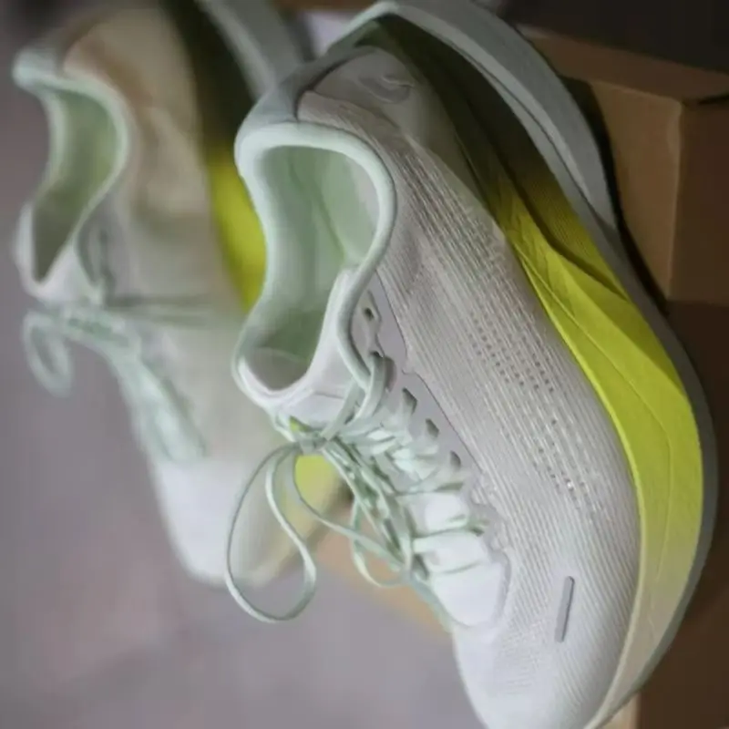 Luxury Brand Running Shoes For Men Women Carbon Plate Sports Shoes Unisex Thick Soled Training Shoes Couples Designer Gym Shoe
Luxury Brand Running Shoes For Men Women Carbon Plate Sports Shoes Unisex Thick Soled Training Shoes Couples Designer Gym Shoe