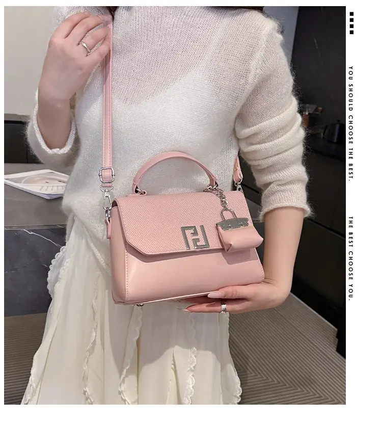 Fashionable Elegant Letter Logo Crossbody Bag Minimalist Leather Purse Women's Tote Paris Vintage Design
Fashionable Elegant Letter Logo Crossbody Bag Minimalist Leather Purse Women's Tote Paris Vintage Design