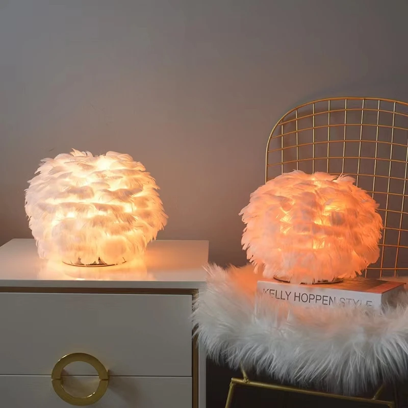 Feather Table Lamp Bedside Lamp E27 Creative Feather Lampshade Home Living Room Bedroom Party Wedding Romantic Decoration
Feather Table Lamp Bedside Lamp E27 Creative Feather Lampshade Home Living Room Bedroom Party Wedding Romantic Decoration
