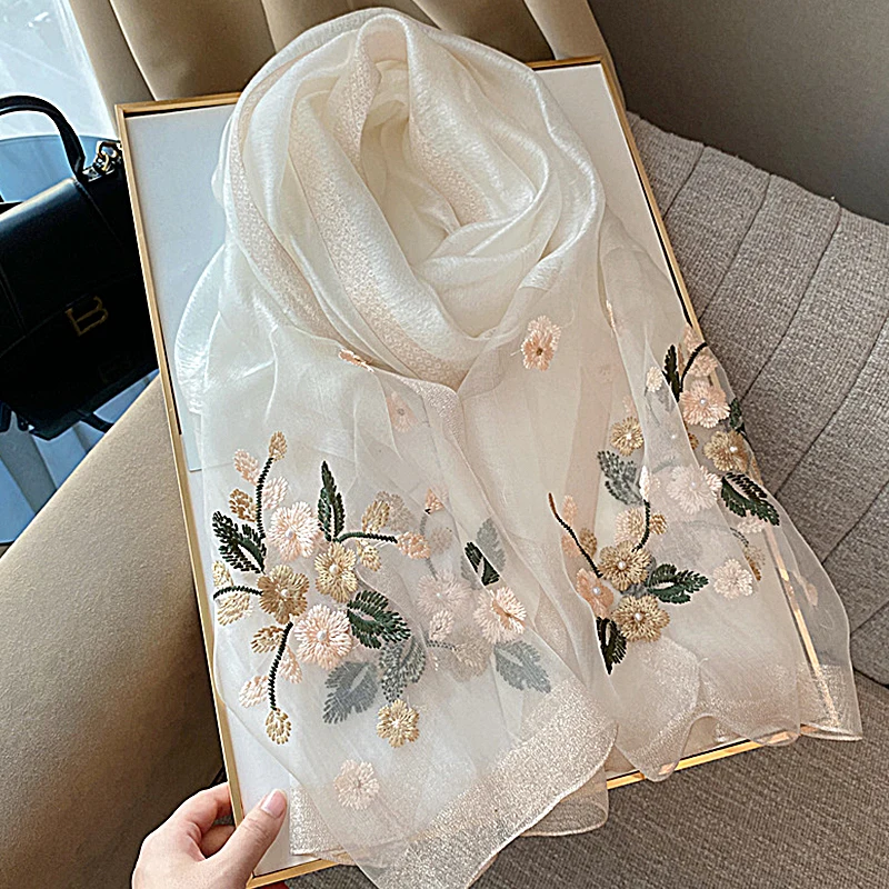 New Exquisite Fashion Autumn and Winter Western Style Embroidered Begonia Flower Pattern Shawl Scarf
New Exquisite Fashion Autumn and Winter Western Style Embroidered Begonia Flower Pattern Shawl Scarf