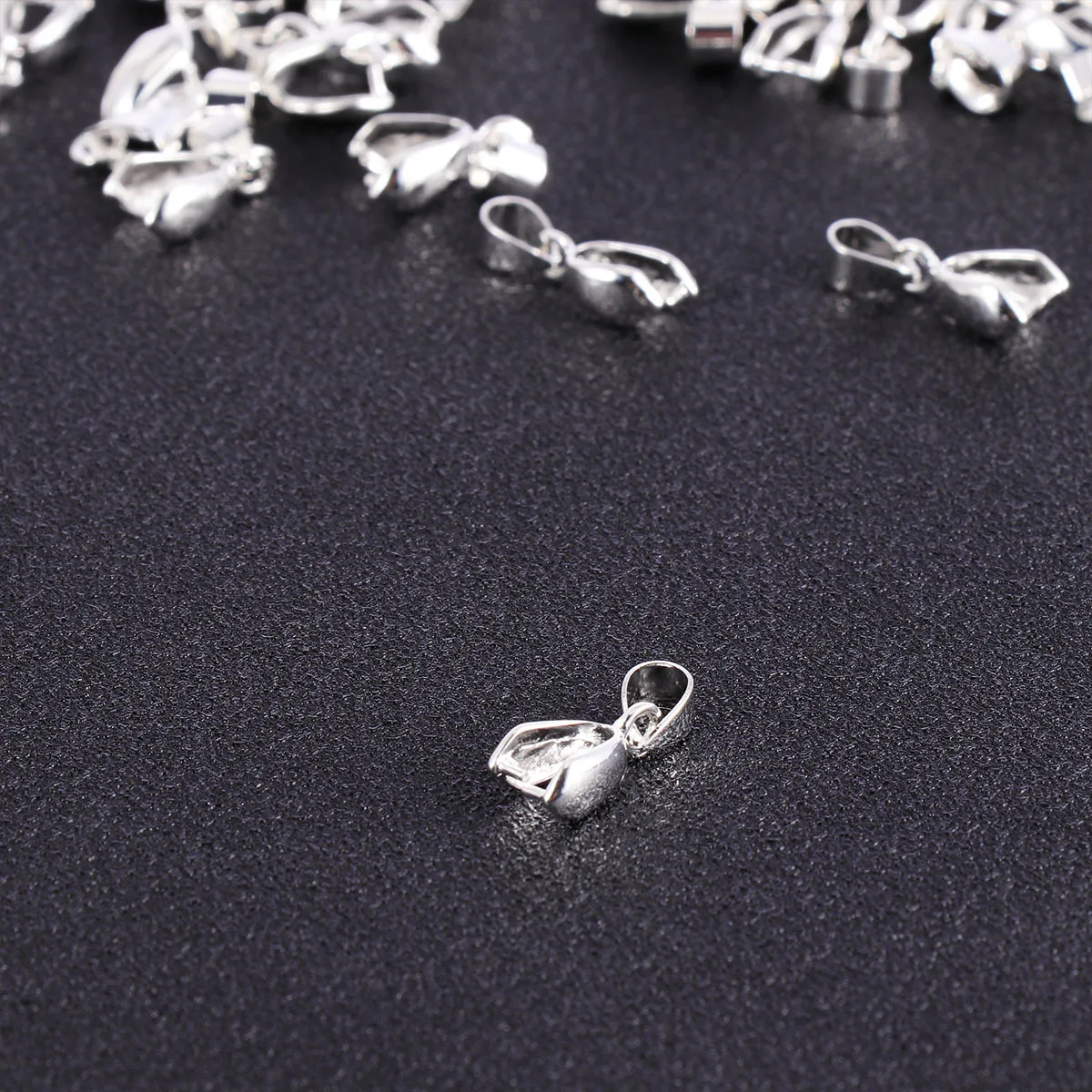 50 Pcs Pendant Clip Clasp Charm Connectors Jewelry Bail Necklace Pinch Bead Chain
50 Pcs Pendant Clip Clasp Charm Connectors Jewelry Bail Necklace Pinch Bead Chain