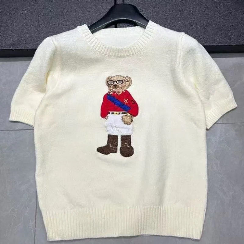 2025 Summer Bear Cartoon Embroidery Knitted T-Shirt Women Tees Fashion Casual Short Sleeve Knitwear Tops Female Graphic T Shirts
2025 Summer Bear Cartoon Embroidery Knitted T-Shirt Women Tees Fashion Casual Short Sleeve Knitwear Tops Female Graphic T Shirts