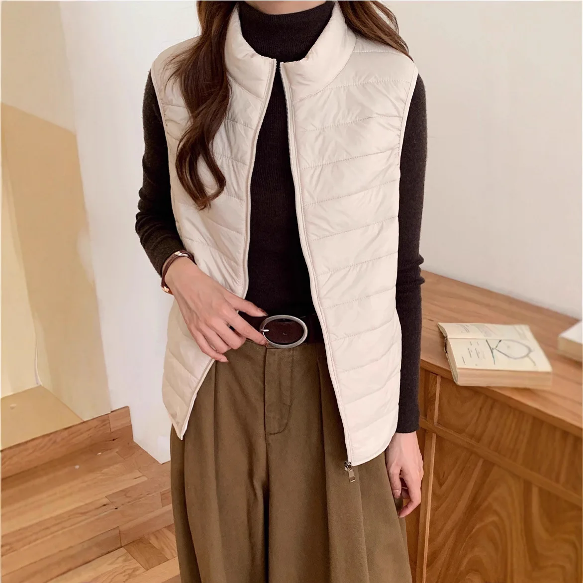 Women Vest White Duck Down Waistcoat Sleeveless Jacket Parkas Coat Lightweight Stand Collar Zipper Warm Outerwear
Women Vest White Duck Down Waistcoat Sleeveless Jacket Parkas Coat Lightweight Stand Collar Zipper Warm Outerwear