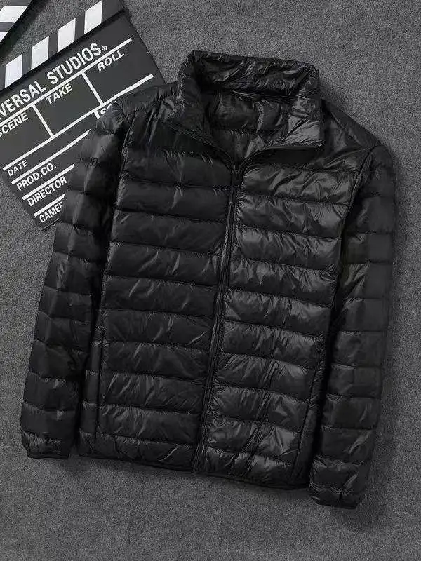 Lightweight ort down Cotton Jaet for Men Stand Collar Hooded Autumn Winter Brand Outlet Coat Slim Fit Long Sle
Lightweight ort down Cotton Jaet for Men Stand Collar Hooded Autumn Winter Brand Outlet Coat Slim Fit Long Sle