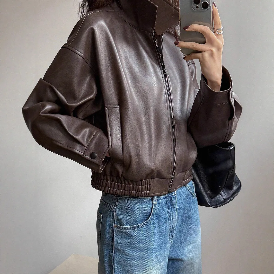 2025 Autumn New Loose Long Sleeve Leather Jacket for Women, Designed for a Fashionable and Casual Commute.
2025 Autumn New Loose Long Sleeve Leather Jacket for Women, Designed for a Fashionable and Casual Commute.