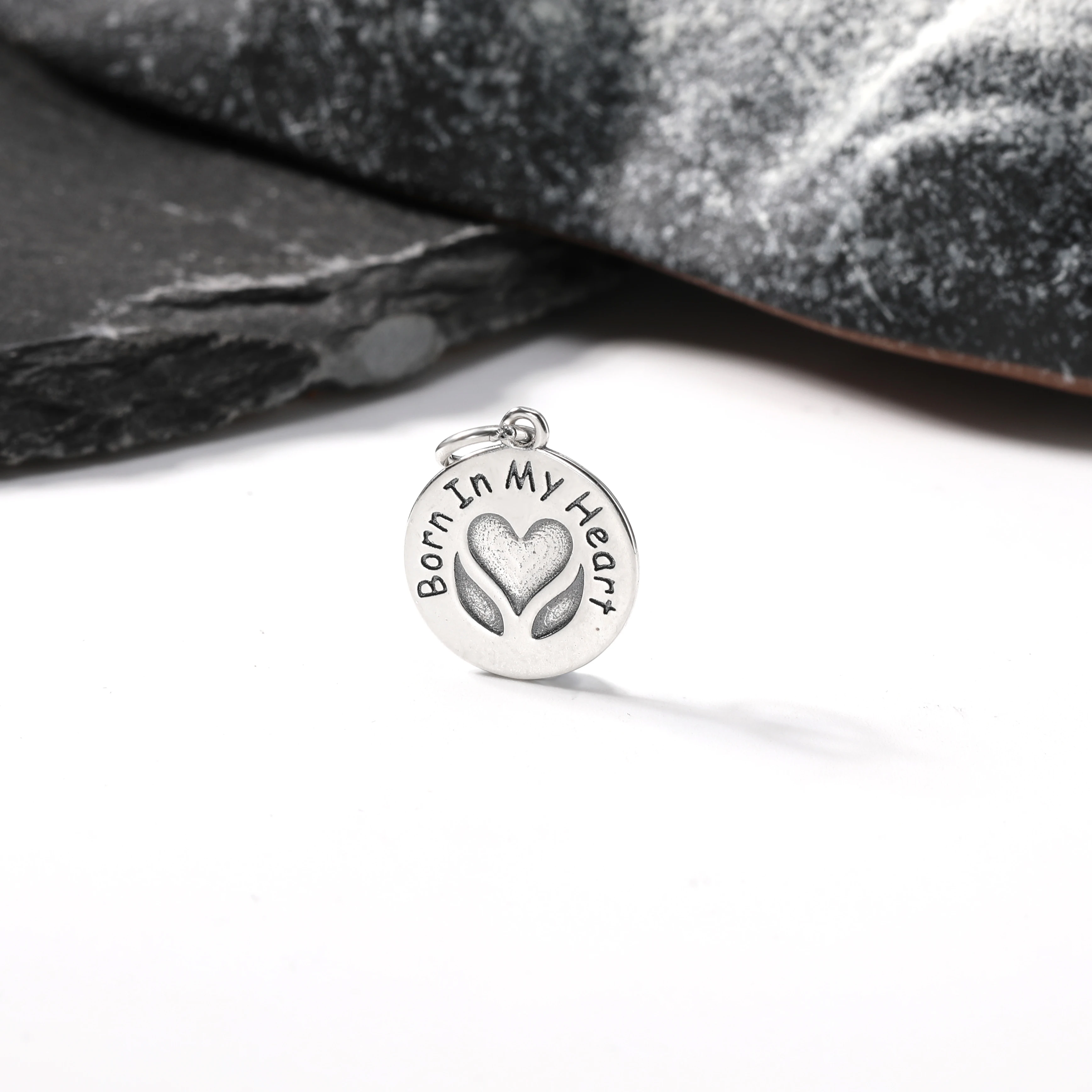 DJ112 Authentic 925 Pure Silver Classic Love Keychain Pendant "Born in My Heart" Adoption Charm Pendant DIY Silver Jewelry 
DJ112 Authentic 925 Pure Silver Classic Love Keychain Pendant "Born in My Heart" Adoption Charm Pendant DIY Silver Jewelry