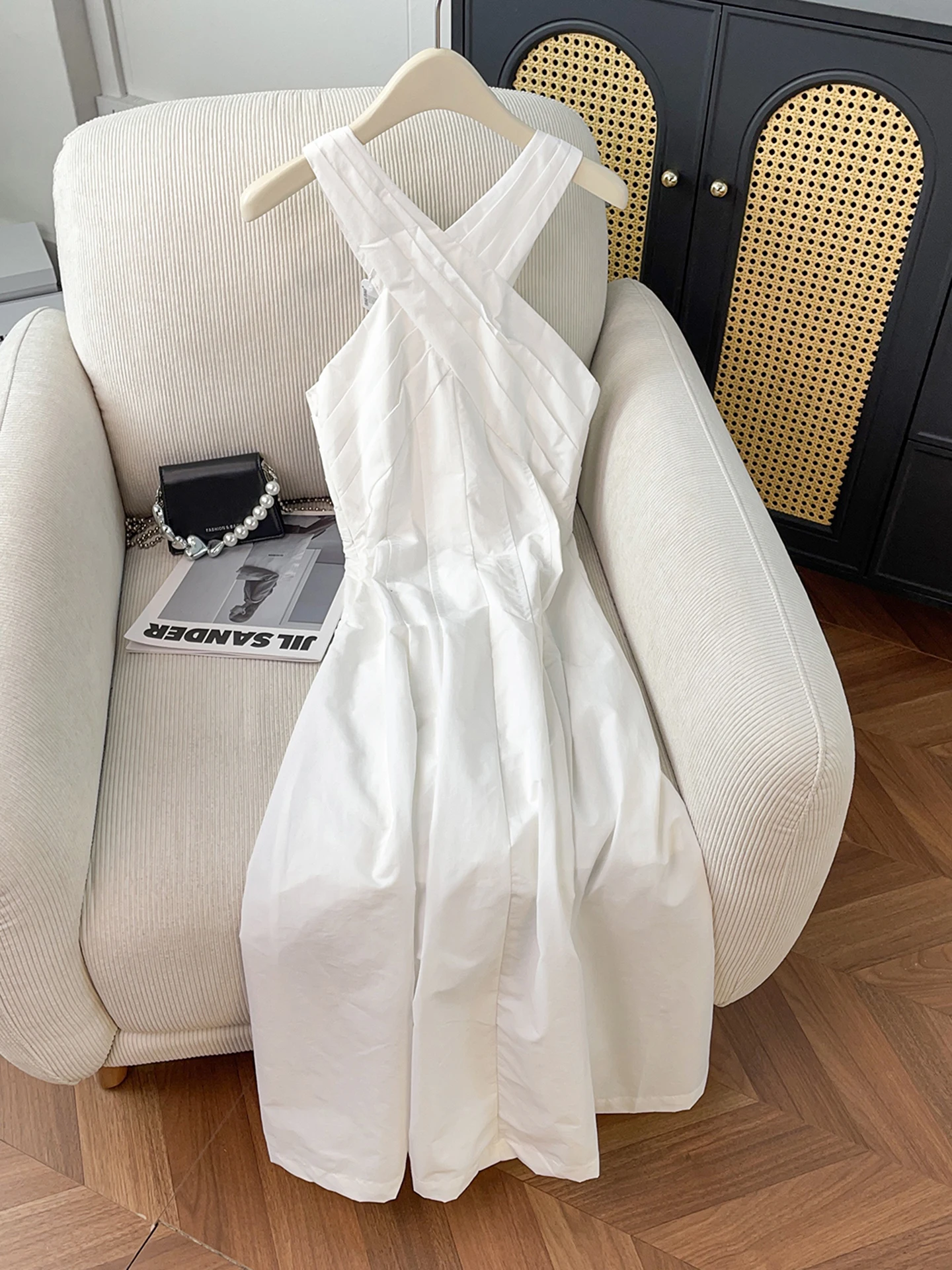 Модный облегающий жилет с перекрестными лямками для женщин, высококачественный, осенне-зимний, новый, элегантный, в складчатом французском стиле
Модный облегающий жилет с перекрестными лямками для женщин, высококачественный, осенне-зимний, новый, элегантный, в складчатом французском стиле