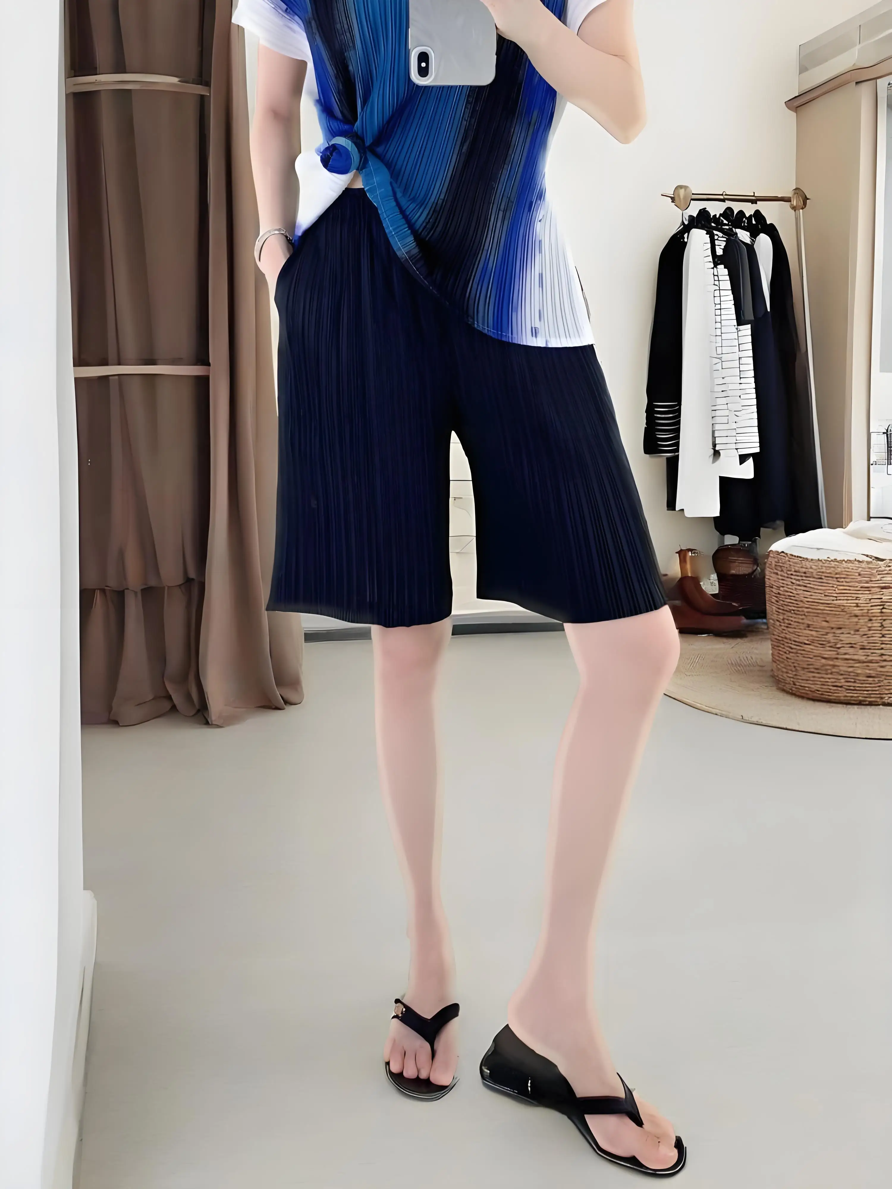 Miyake Summer New 2025 Versatile Simple Shorts Women's Loose Solid Color Straight Five-point Pants High Waist and Thin Pants
Miyake Summer New 2025 Versatile Simple Shorts Women's Loose Solid Color Straight Five-point Pants High Waist and Thin Pants