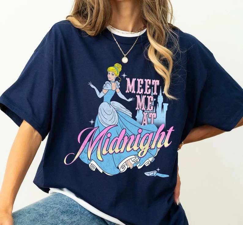 Винтажная футболка Disney Princess Cinderella Meet Me at Midnight для мужчин и женщин — всесезонная базовая рубашка из чистого хлопка
Винтажная футболка Disney Princess Cinderella Meet Me at Midnight для мужчин и женщин — всесезонная базовая рубашка из чистого хлопка