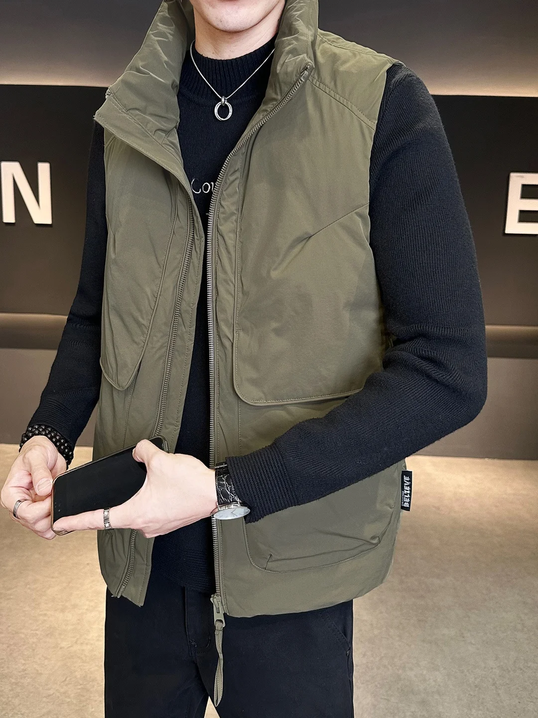 Мужской утепленный жилет Basic Sle ex down Vest Du down Svel Jaet: Свободный крой, модный дизайн, теплая верхняя одежда из полиэстера на молнии
Мужской утепленный жилет Basic Sle ex down Vest Du down Svel Jaet: Свободный крой, модный дизайн, теплая верхняя одежда из полиэстера на молнии