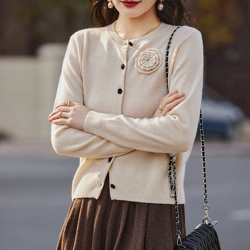 Round Neck Cardigan for Women 100% Wool Sweater with Embossed Woven Flower Long Sleeved Cashmere Jacket Spring and Autumn To
Round Neck Cardigan for Women 100% Wool Sweater with Embossed Woven Flower Long Sleeved Cashmere Jacket Spring and Autumn To