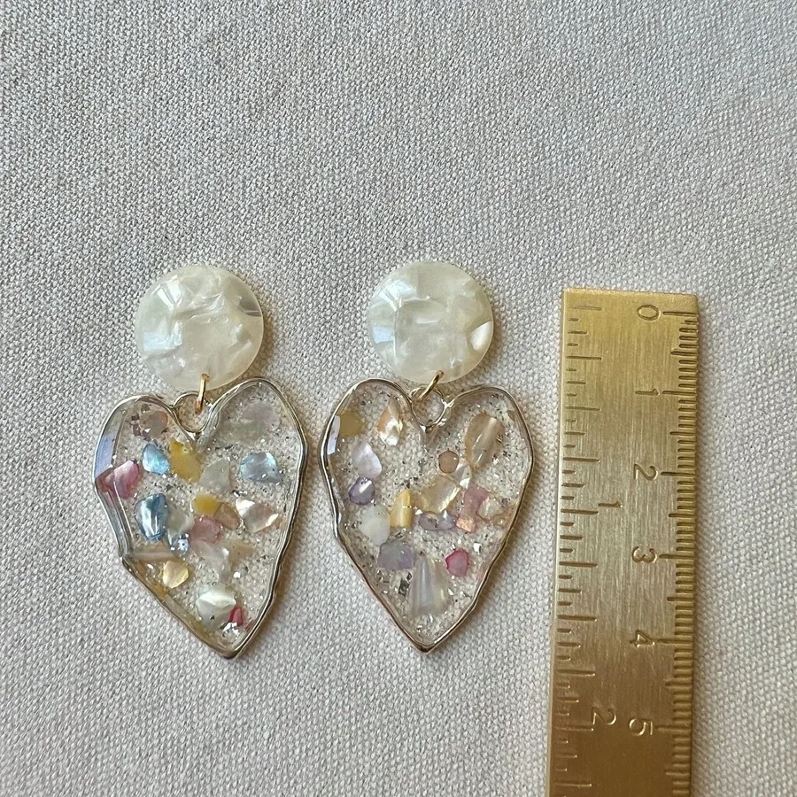 Heart Shape Resin Earrings With Sequins And Dried Flowers, White Round Water Ripple Clip On For Women
Heart Shape Resin Earrings With Sequins And Dried Flowers, White Round Water Ripple Clip On For Women