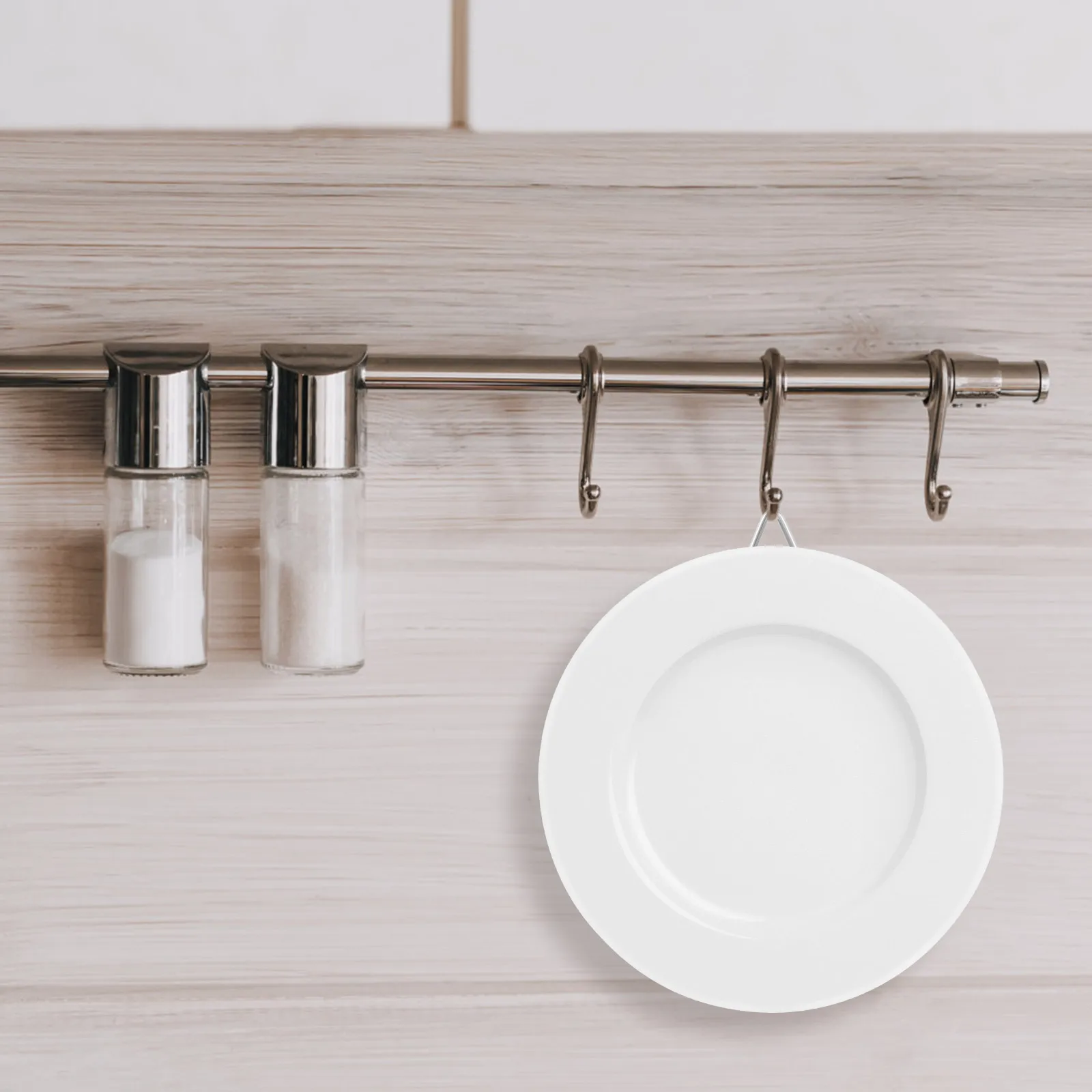 50pcs Round Hooks Wall Plate Hangers No Drill Adhesive Mount Small Plastic Hooks Sturdy Construction Space Saving Kitchen 
50pcs Round Hooks Wall Plate Hangers No Drill Adhesive Mount Small Plastic Hooks Sturdy Construction Space Saving Kitchen