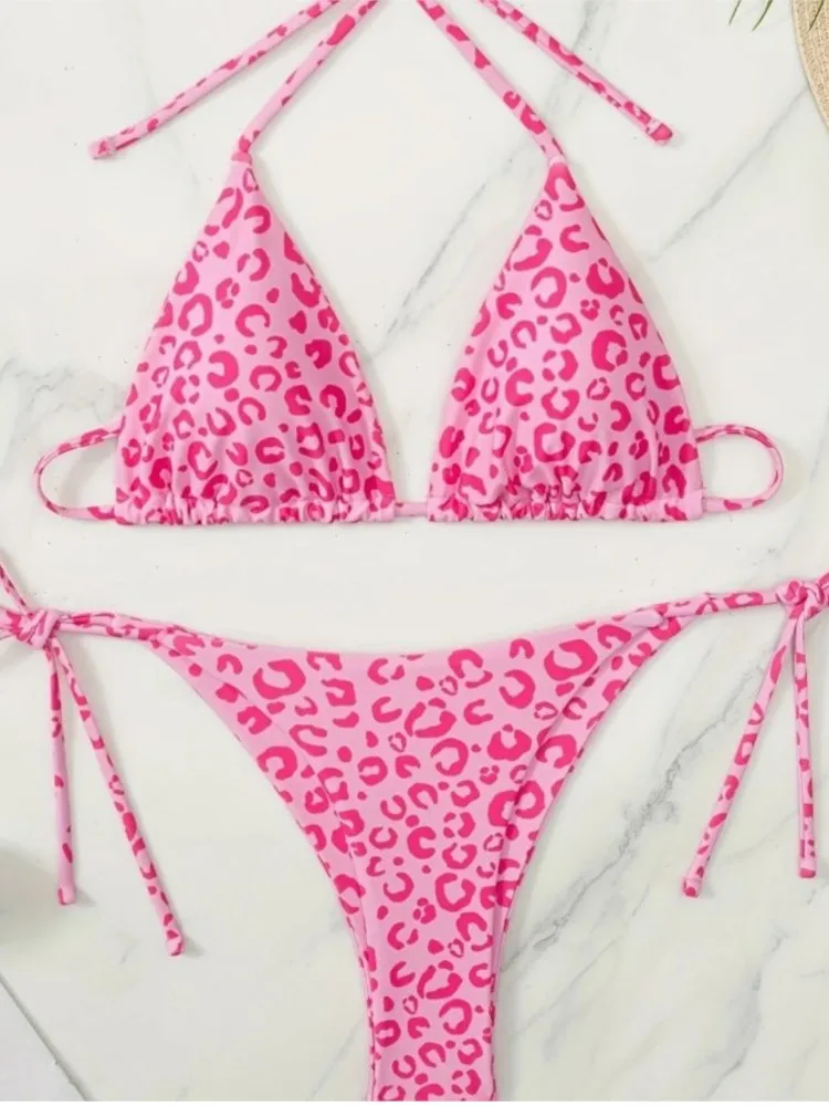 Новый женский купальник: сексуальный розовый бикини с леопардовым принтом, купальник-халтер, комплект бикини на шнуровке, простой стиль, модный
Новый женский купальник: сексуальный розовый бикини с леопардовым принтом, купальник-халтер, комплект бикини на шнуровке, простой стиль, модный