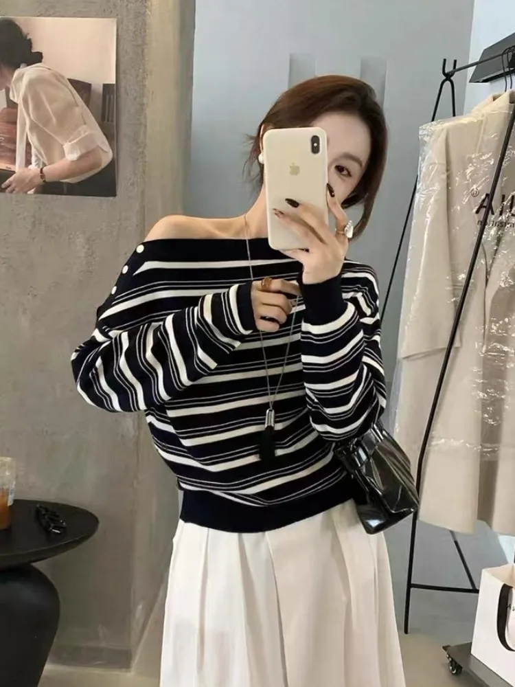 Women Early Autumn Off Shoulder Loose Color Block Striped Slimming Elegant Shirt Korean Style Long Sleeve Knitted Top
Women Early Autumn Off Shoulder Loose Color Block Striped Slimming Elegant Shirt Korean Style Long Sleeve Knitted Top