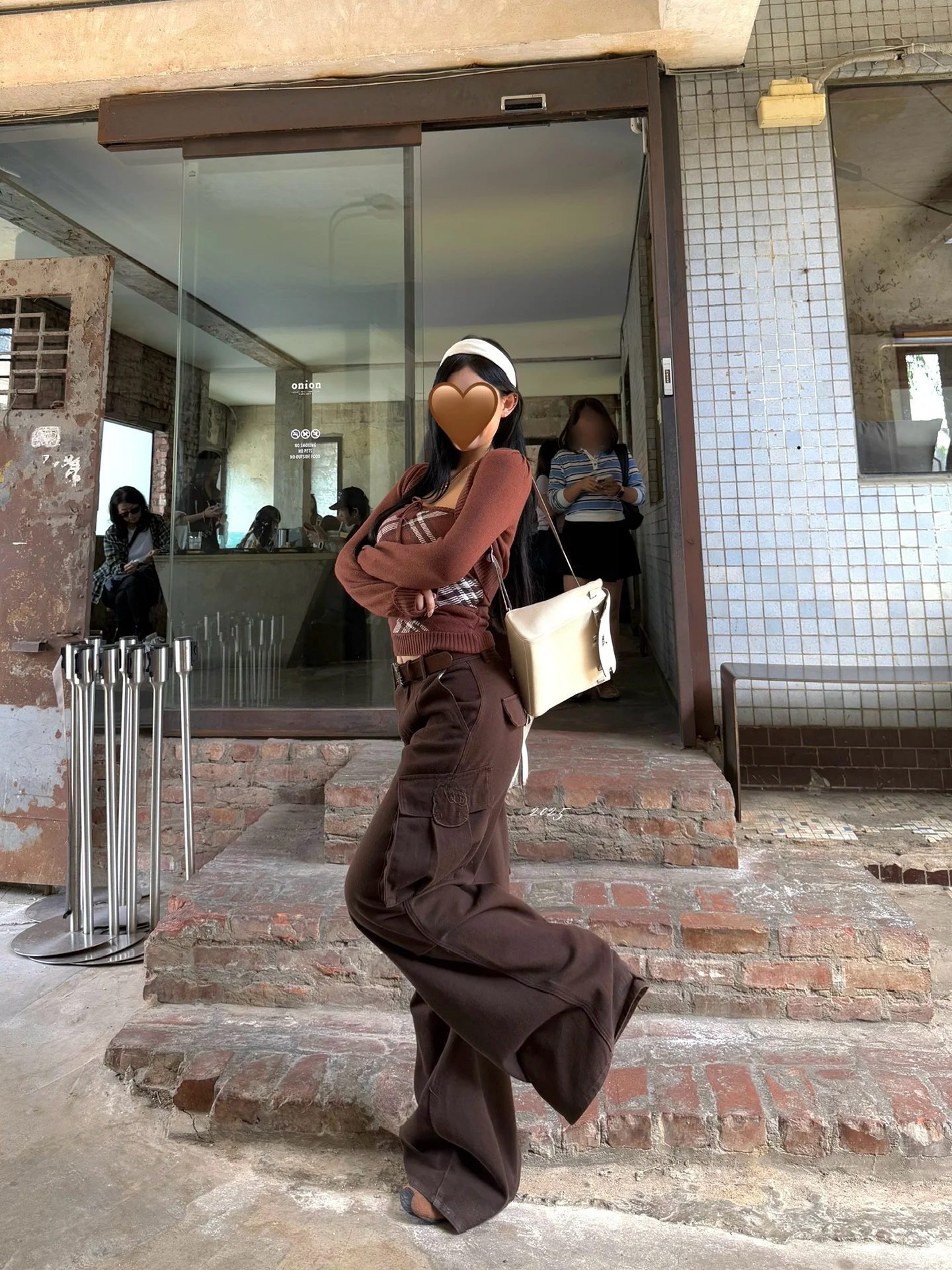 Стильные свободные женские повседневные брюки с высокой талией из хлопка, широкие брюки-карго, осенняя новинка, эффект похудения
Стильные свободные женские повседневные брюки с высокой талией из хлопка, широкие брюки-карго, осенняя новинка, эффект похудения