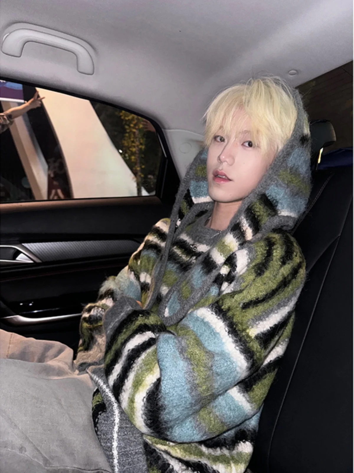 Soft Striped round Neck Sweater for Men Winter New Style Lazy Fashion Brand Color Block Knitted Shirt Jacket Polyester Fiber
Soft Striped round Neck Sweater for Men Winter New Style Lazy Fashion Brand Color Block Knitted Shirt Jacket Polyester Fiber