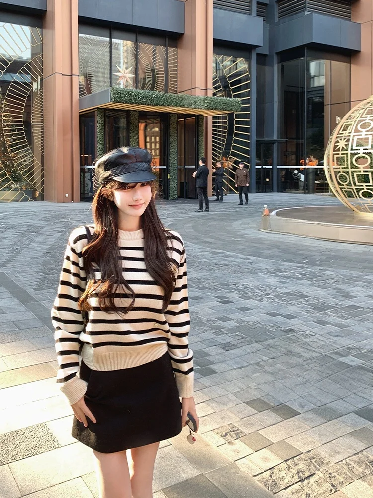 Bigking Women's Knitted Wool Sweater Long Sve round Ne Casual Sle Inner Wear Autumn Winter Striped Color Blo Top
Bigking Women's Knitted Wool Sweater Long Sve round Ne Casual Sle Inner Wear Autumn Winter Striped Color Blo Top