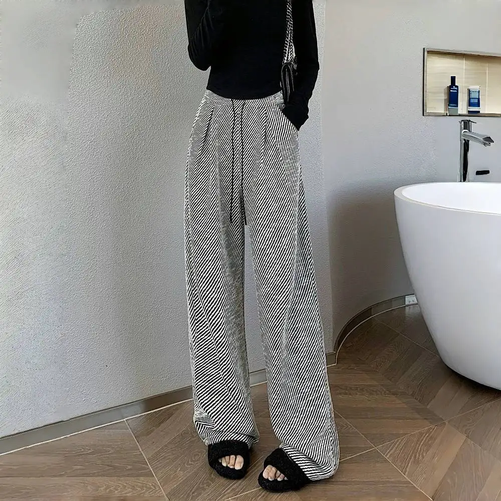 2024 Spring Autumn New Fashion Striped Vintage Loose Casual Wide Leg Pants Female Fleece Lacing High Waist Wool Liner Trousers
2024 Spring Autumn New Fashion Striped Vintage Loose Casual Wide Leg Pants Female Fleece Lacing High Waist Wool Liner Trousers