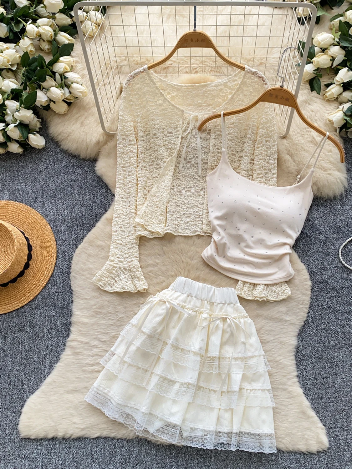 Elegant Lace Open Cardigan Cake Skirt Women's Two-Piece Set Hollow out Slimming Autumn Pure Desire Sweet Thousand Gold Wind
Elegant Lace Open Cardigan Cake Skirt Women's Two-Piece Set Hollow out Slimming Autumn Pure Desire Sweet Thousand Gold Wind