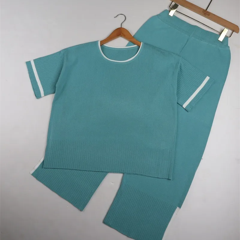 Лето 2024, новый модный повседневный утягивающий вязаный свитер с короткими рукавами и широкими штанинами, комплект из двух предметов
Лето 2024, новый модный повседневный утягивающий вязаный свитер с короткими рукавами и широкими штанинами, комплект из двух предметов