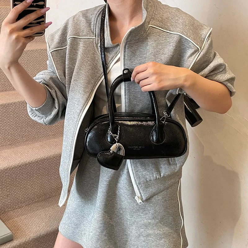 Love pendant baseball bag 2025 new fashionable single shoulder women's bag high-end crossbody bag luxury designer bags ita y2k
Love pendant baseball bag 2025 new fashionable single shoulder women's bag high-end crossbody bag luxury designer bags ita y2k