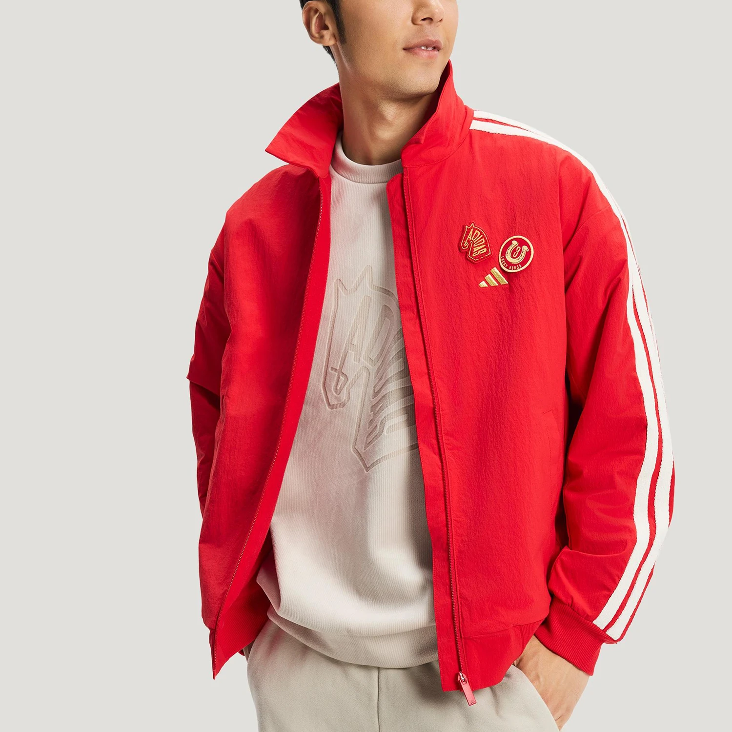 Оригинальная зимняя мужская спортивная куртка Adidas с воротником и ткаными элементами KE4059
Оригинальная зимняя мужская спортивная куртка Adidas с воротником и ткаными элементами KE4059