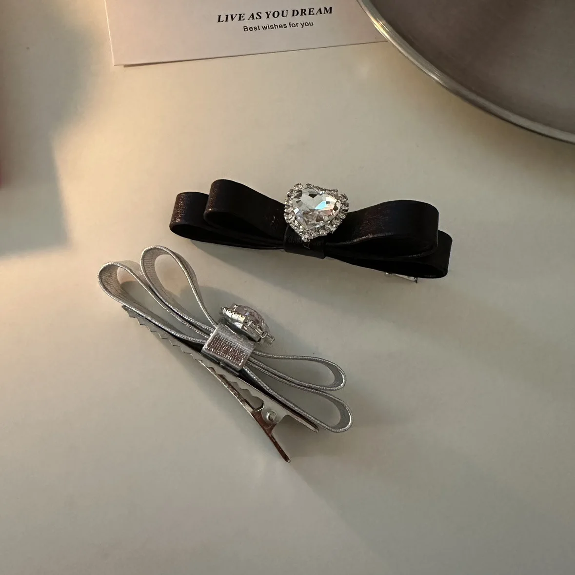 Korean Leather Bow with Heart Zircon Pair Clip for Bangs and Flyaway One Bar Non Slip Strong Grip Women Hair Accessory
Korean Leather Bow with Heart Zircon Pair Clip for Bangs and Flyaway One Bar Non Slip Strong Grip Women Hair Accessory