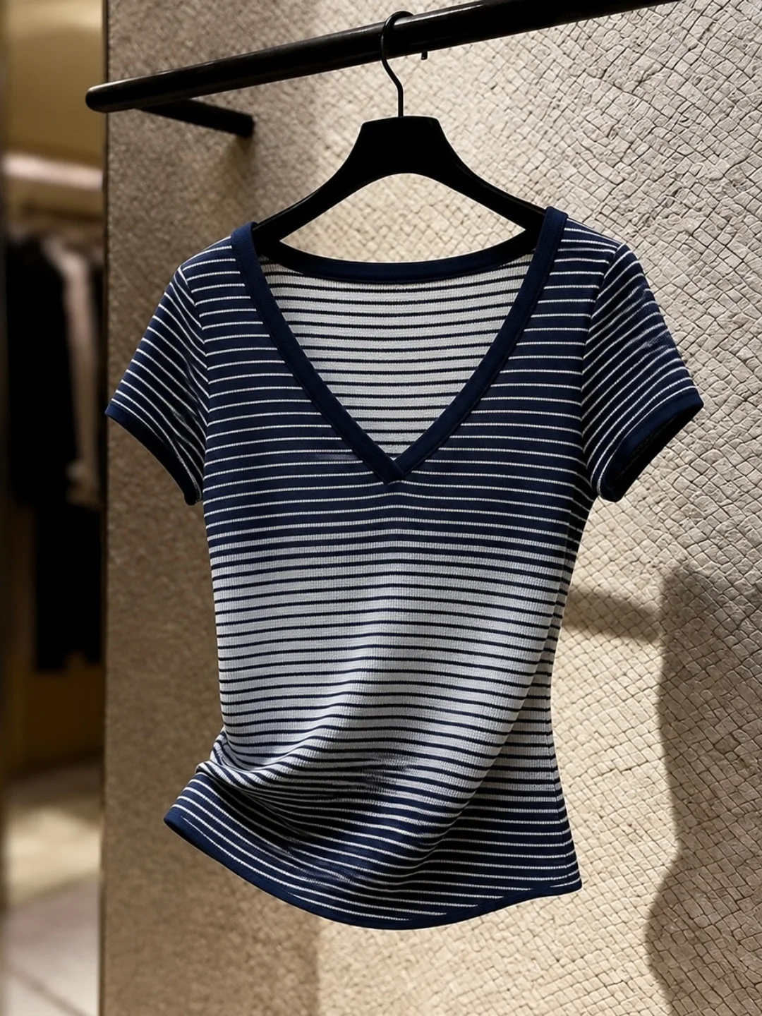 Commute Versatile Knitted T-Shirt V-Neck Design Striped Short Sleeve Top Korean Style Straight Cut Summer Fashionable Unique
Commute Versatile Knitted T-Shirt V-Neck Design Striped Short Sleeve Top Korean Style Straight Cut Summer Fashionable Unique