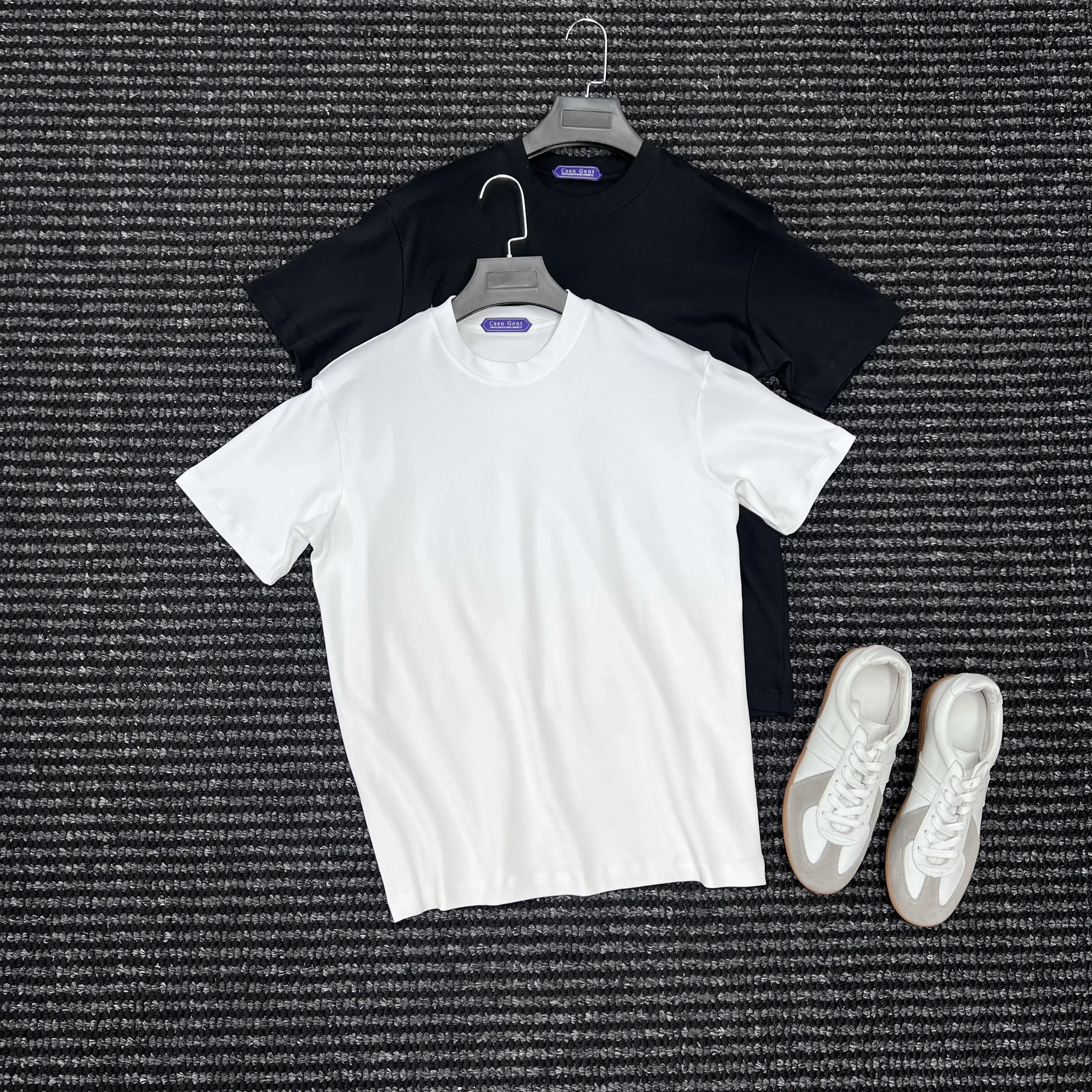 Classic black and white round neck short-sleeved T-shirt men's light plate solid color cold feeling
Classic black and white round neck short-sleeved T-shirt men's light plate solid color cold feeling