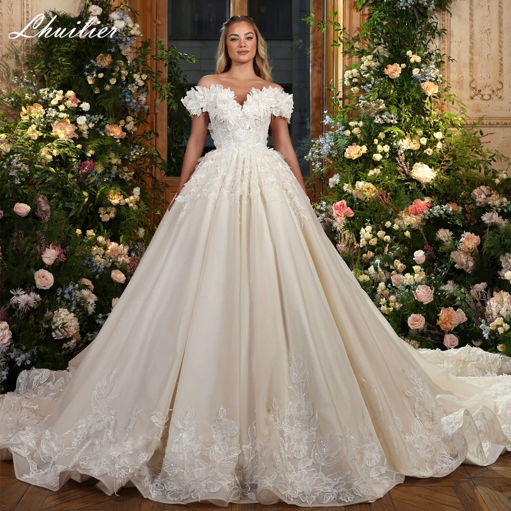 Lhuilier Customized A Line Boat Neck Wedding Dresses Floor Length Beaded Lace Bridal Gowns with Chapel Train
Lhuilier Customized A Line Boat Neck Wedding Dresses Floor Length Beaded Lace Bridal Gowns with Chapel Train