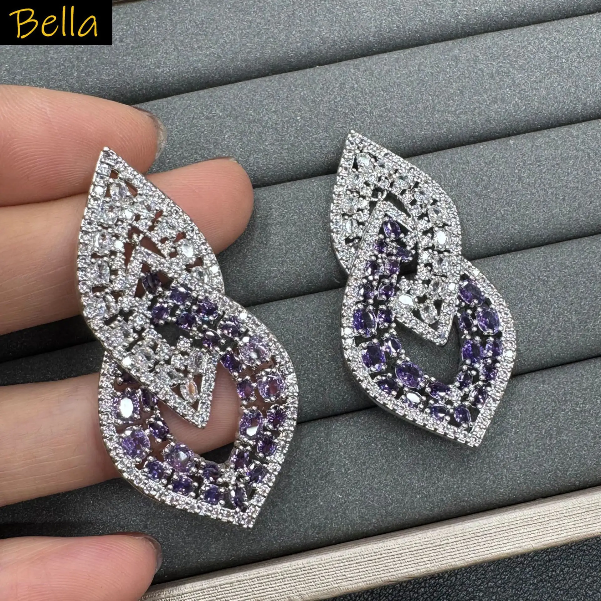 cubic zirconia earrings for women luxury jewelry red green purple pendant earrings wedding party gift female
cubic zirconia earrings for women luxury jewelry red green purple pendant earrings wedding party gift female