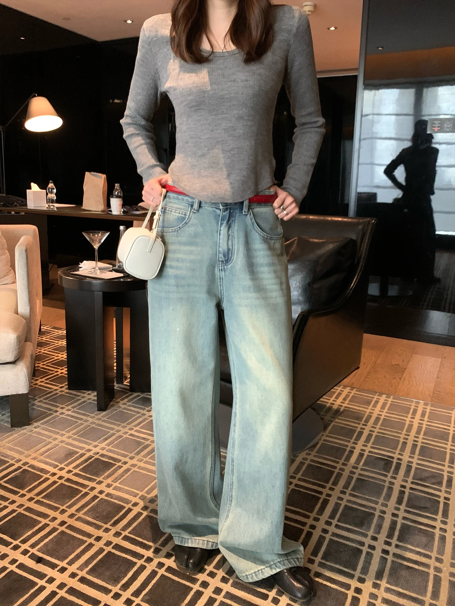 Ретро джинсы прямого кроя с эффектом потертости, женские повседневные свободные брюки с широкими штанинами, с высокой талией, из хлопка, осенняя новинка, синий цвет
Ретро джинсы прямого кроя с эффектом потертости, женские повседневные свободные брюки с широкими штанинами, с высокой талией, из хлопка, осенняя новинка, синий цвет