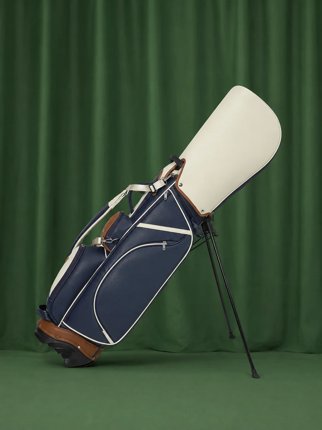 Korean Style Golf Bag Waterproof PU Leather Clubs Shoulder Bag Trendy Dual Strap Stand Caddie Bag Multi-Pocket Sports Pod
Korean Style Golf Bag Waterproof PU Leather Clubs Shoulder Bag Trendy Dual Strap Stand Caddie Bag Multi-Pocket Sports Pod