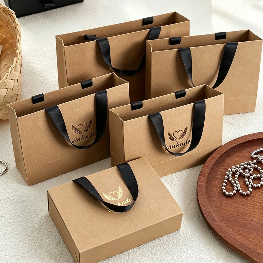 50pcs White Black Brown Kraft Paper Handle Bags Custom Logo Gift Jewelry ote Bag For Shopping Rings Present Retail Party Wedding
50pcs White Black Brown Kraft Paper Handle Bags Custom Logo Gift Jewelry ote Bag For Shopping Rings Present Retail Party Wedding