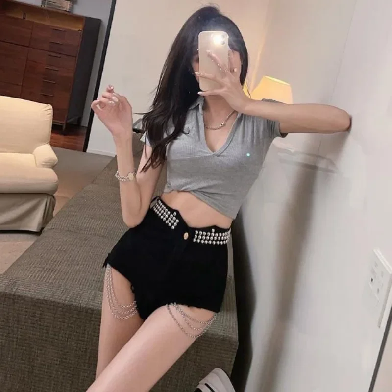 Metal Chain Female Short Jeans Pants With Waist Pocket Women's Denim Shorts Wholesale for Summer Low Price Harajuku Fashion Kpop
Metal Chain Female Short Jeans Pants With Waist Pocket Women's Denim Shorts Wholesale for Summer Low Price Harajuku Fashion Kpop