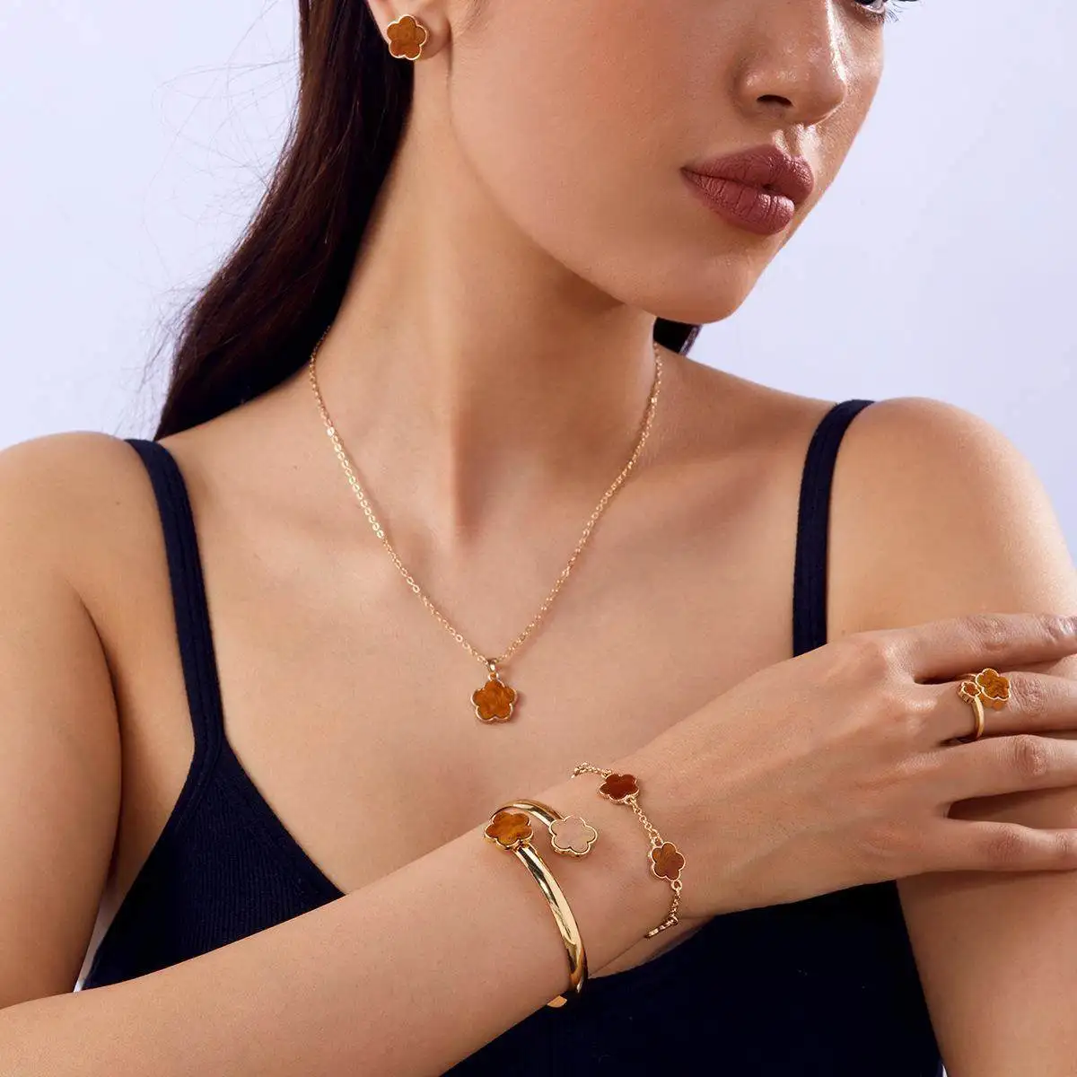 Luy женские простые модные серьги-кольца с пятью лепестками и цветком, комплект из шести предметов, осенняя одежда, сделано в Китае
Luy женские простые модные серьги-кольца с пятью лепестками и цветком, комплект из шести предметов, осенняя одежда, сделано в Китае