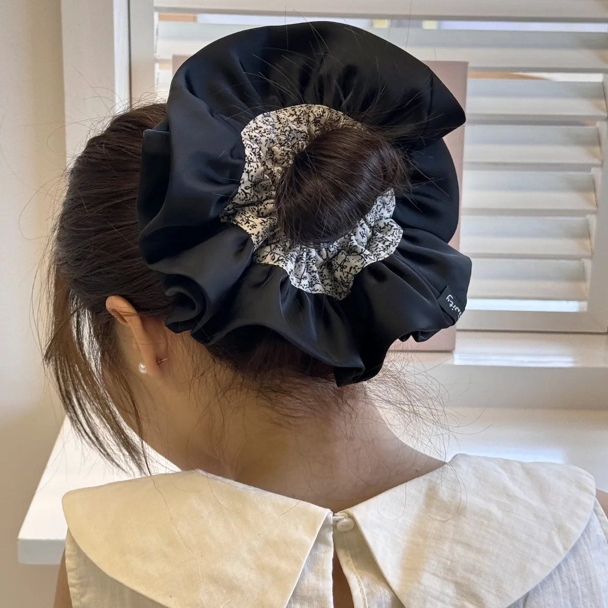 Large korean hair accessories big band scrunchie for women girl rubber elastic popular vintage leading fashion adults fascinator
Large korean hair accessories big band scrunchie for women girl rubber elastic popular vintage leading fashion adults fascinator