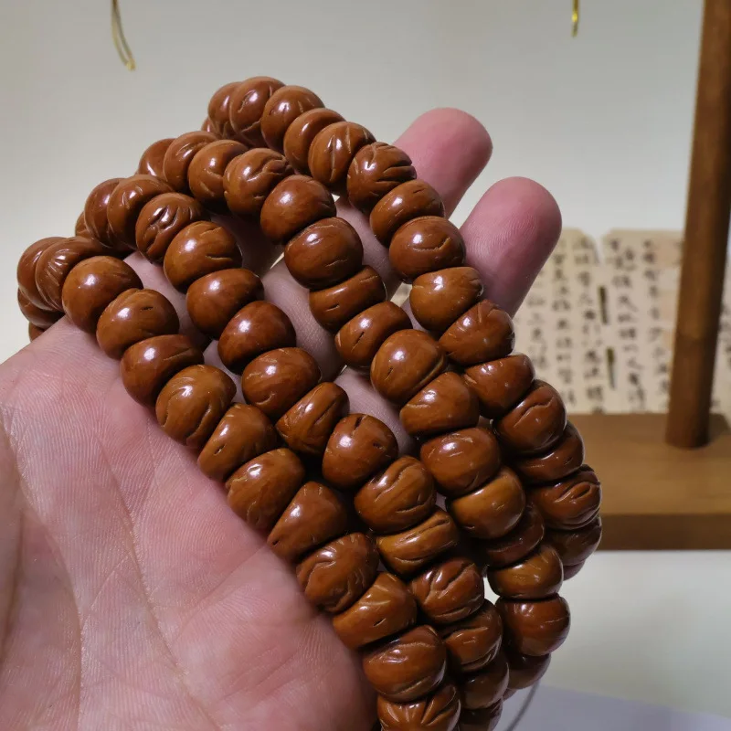 Браслет-чётки из бусин в форме персиковых косточек и чесночных зубчиков, в буддийском и культурном антикварном стиле, унисекс, цельный.
Браслет-чётки из бусин в форме персиковых косточек и чесночных зубчиков, в буддийском и культурном антикварном стиле, унисекс, цельный.