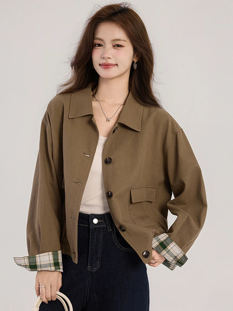 Новая женская весенняя куртка в стиле ретро: свободный крой, клетчатые вставки, повседневный воротник, укороченная модель
Новая женская весенняя куртка в стиле ретро: свободный крой, клетчатые вставки, повседневный воротник, укороченная модель