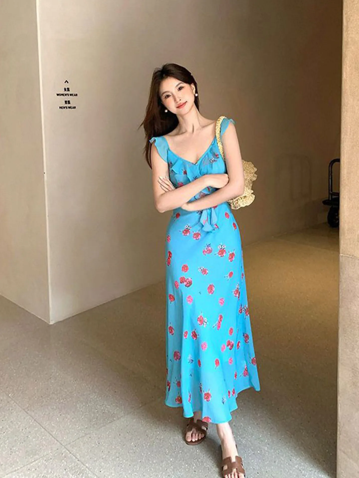 Blue Floral Print Maxi Dress Beach Vacation Style High Waist A-Line Skirt Sleeveless V-Neck Summer 2026 Elegant Unique Long D...
Blue Floral Print Maxi Dress Beach Vacation Style High Waist A-Line Skirt Sleeveless V-Neck Summer 2026 Elegant Unique Long D...
