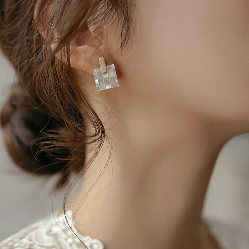 Gentle Temperament Pure Handmade Fritillary Earrings Fashionable Commuting Versatile Splicing Shell Studs Unique Simple Earrings
Gentle Temperament Pure Handmade Fritillary Earrings Fashionable Commuting Versatile Splicing Shell Studs Unique Simple Earrings
