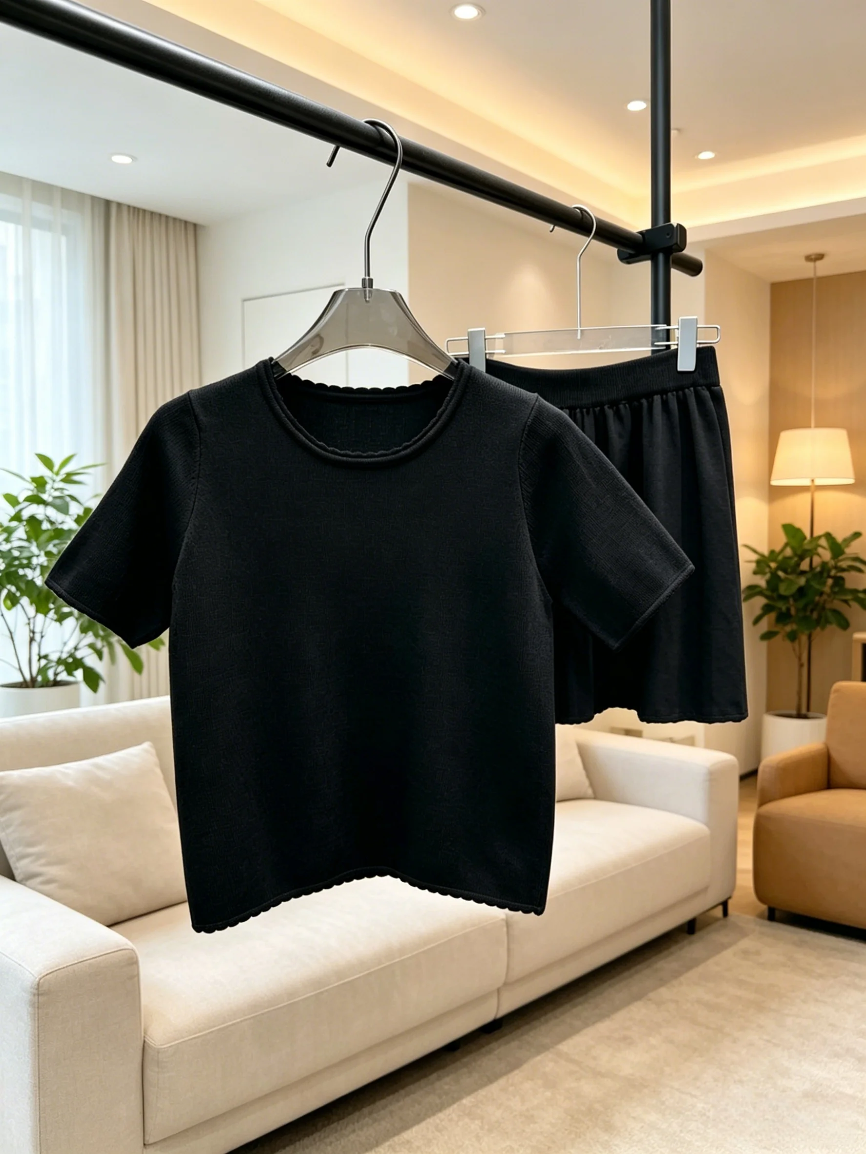 2026 Spring/summer New Women's Suit Round Neck Knitted Short Sleeve Waist Pleated Skirt
2026 Spring/summer New Women's Suit Round Neck Knitted Short Sleeve Waist Pleated Skirt