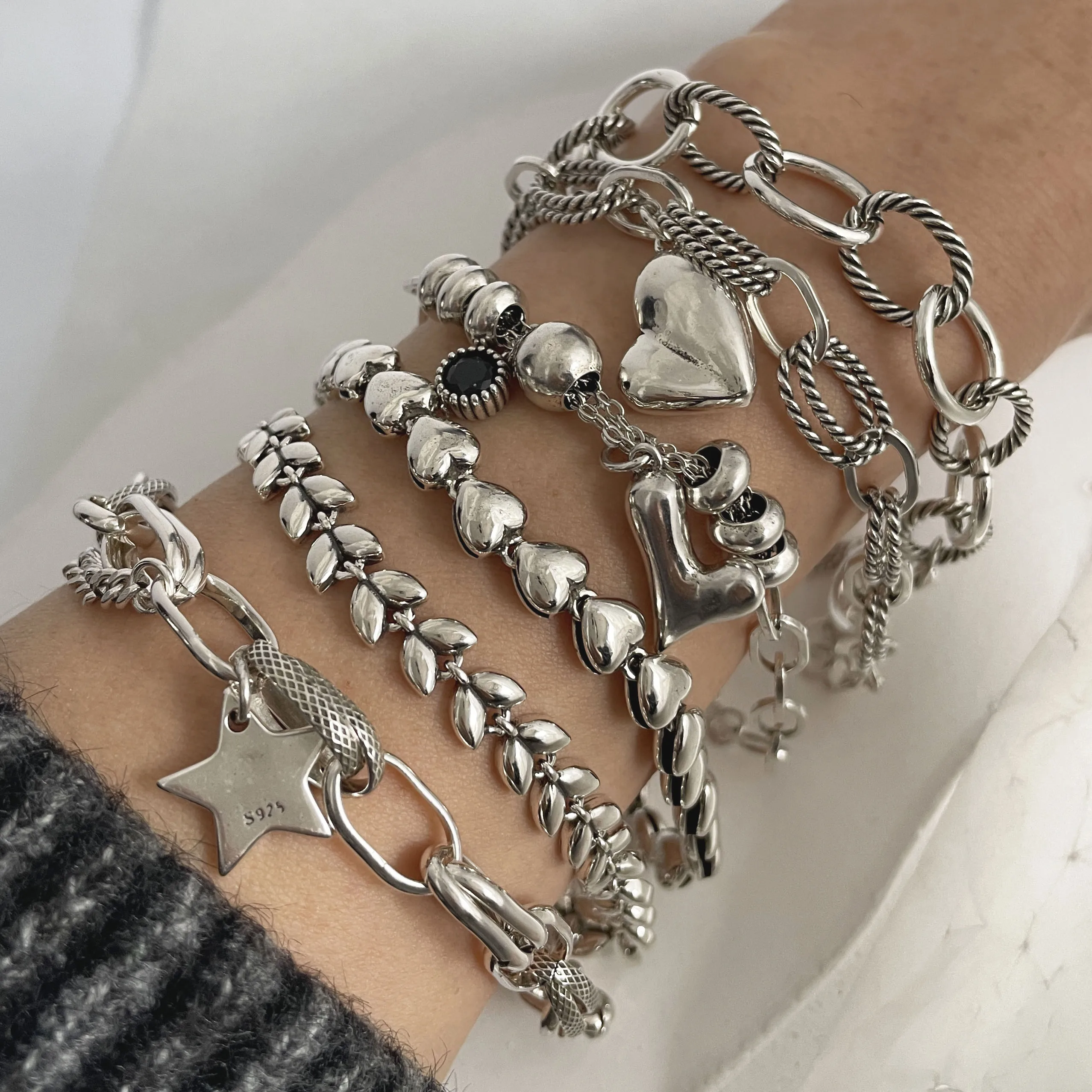 100% Solid 925 Sterling Silver Metal Bracelet for Women Vintage Handmade Simple Retro Heart Chain Bracelet Birthday Gift Party
100% Solid 925 Sterling Silver Metal Bracelet for Women Vintage Handmade Simple Retro Heart Chain Bracelet Birthday Gift Party