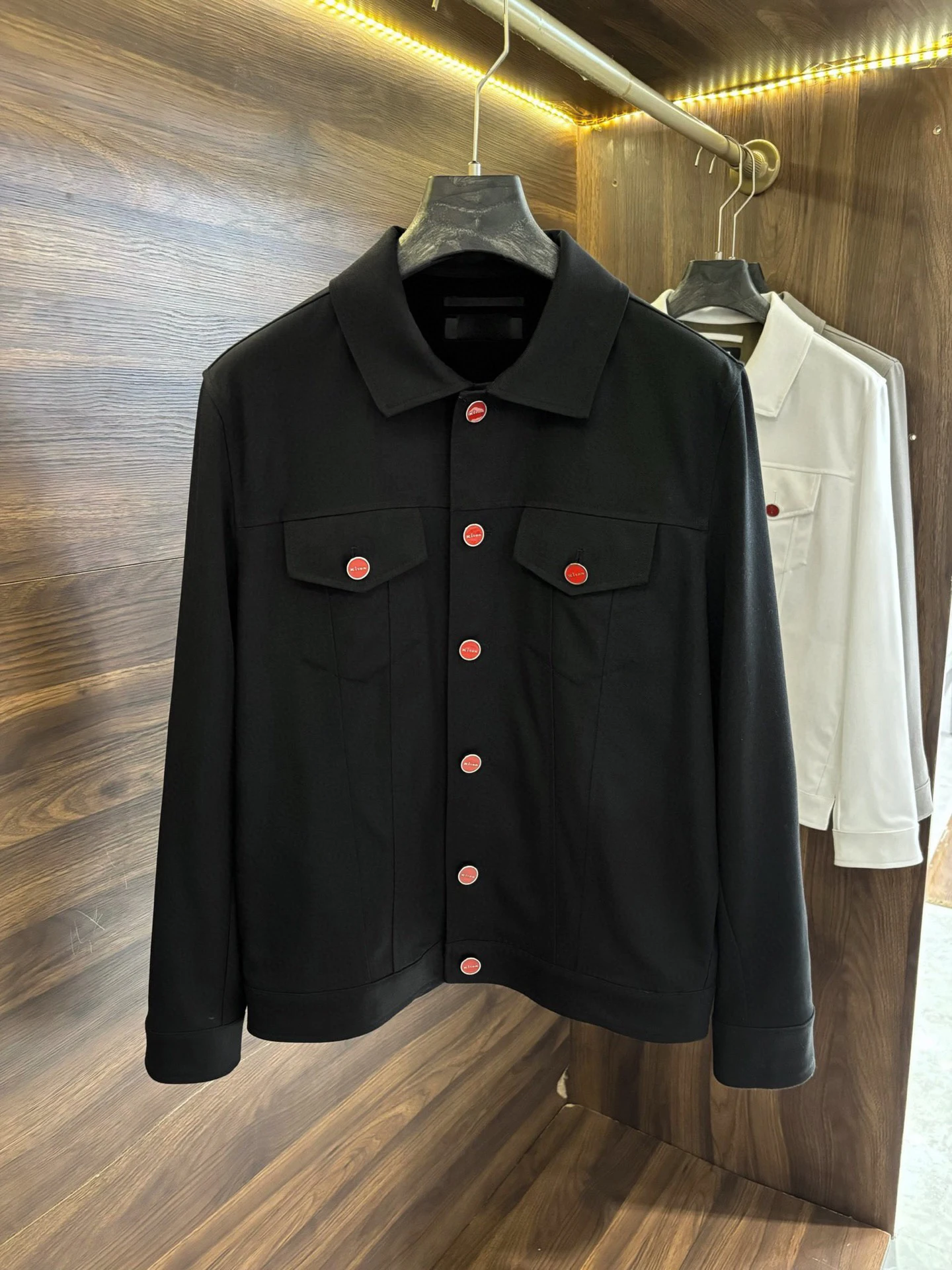 SIJITONGDA2025 men's autumn and winter new casual fashion jacket Wei design style is delicate and comfortable, light andM-xxxl
SIJITONGDA2025 men's autumn and winter new casual fashion jacket Wei design style is delicate and comfortable, light andM-xxxl